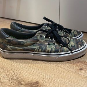 Vans mens size 9 tribal print